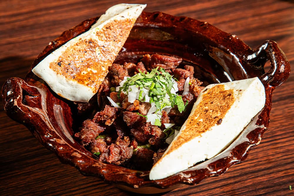 guacamole-con-chicharron-rib-eye